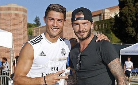 浓眉手伤传不动刀将缺阵数周，曝常规赛恐报销让球星本人发文驳斥